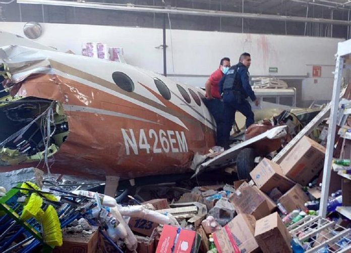 Avioneta se estrella contra supermercado en México-Miami news 24