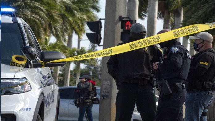 Jefe de la policía de Florida alentó a dueños de casas a disparar a intrusos
