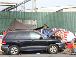 Familias duermen sus autos-miaminwes24