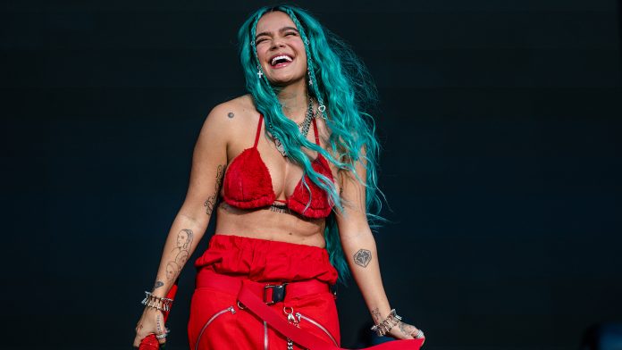 Karol G sacude Coachella homenajeando la herencia latina