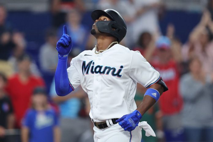 Los Marlins de Miami ganan y se llevan serie contra Filadelfia