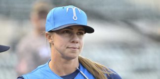 La primera mujer manager en MLB debuta con victoria