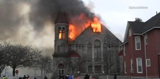 Se desata incendio masivo en una iglesia bautista en Chicago