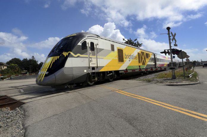 Tren Brightline chocó contra vehículo-miaminews24