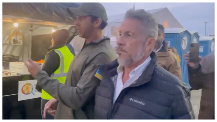 Comisionado de Miami-Dade visita frontera de ucrania