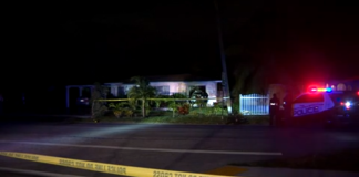 Mujer de 61 años estrella su auto contra una casa en Miami-Dade