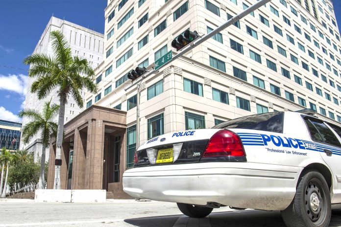 Policia investiga muertes en centro de cirugía estética en Miami