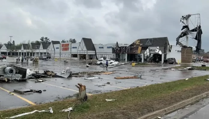 Tornado en Míchigan deja un muerto y más de 40 heridos