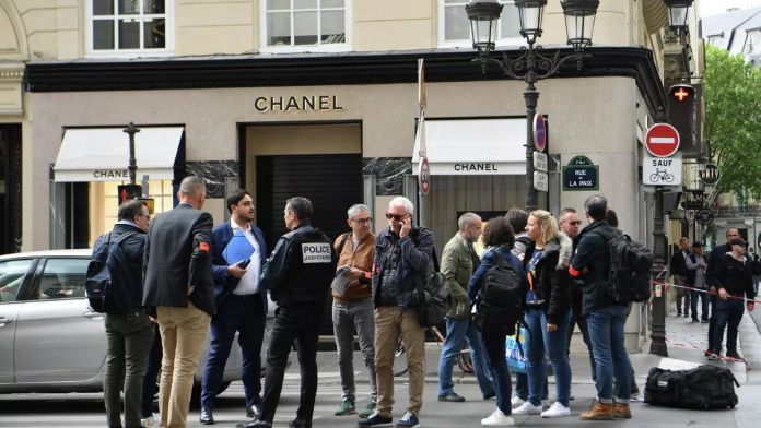 Robaron una joyería en París en pleno día