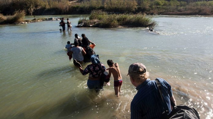 Encuentran el cuerpo de un niño migrante en el río Grande-miaminews24