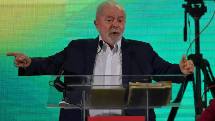 Lula oficializa su candidatura a la presidencia de Brasil
