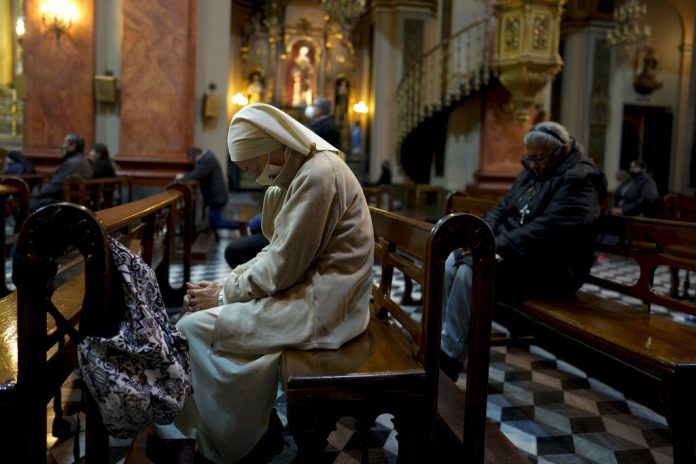 Monjas denuncian a arzobispo por violación en Argentina