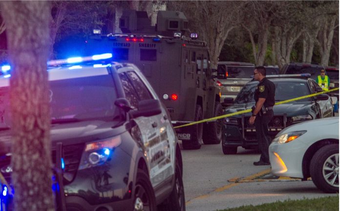 Hombre asesinado tras detenerse ayudar a conductor en Lauderhill