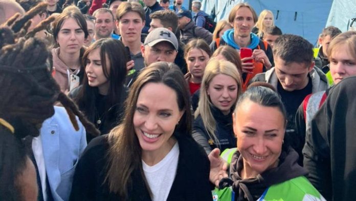 Angelina Jolie hizo una sorpresiva visita en Ucrania pero fue evacuada - miaminews24