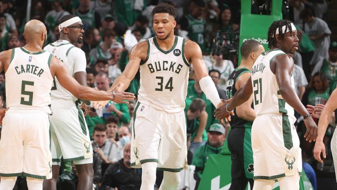 Bucks superan a Celtics en el primer encuentro de la serie