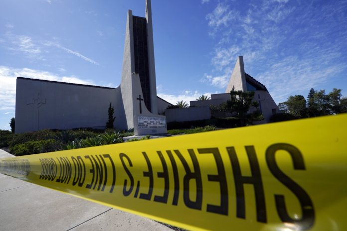 Un muerto y cinco heridos dejó un ataque en una iglesia en California