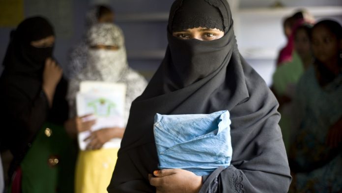 Talibanes decretan el uso obligatorio del burka en lugares públicos