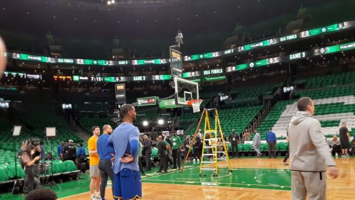 Warriors denuncian una curiosa irregularidad en los aros de Boston Celtics