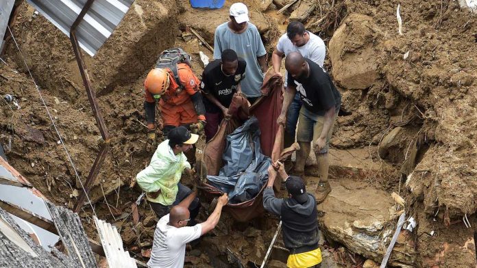 120 muertos por inundaciones en Pernambuco Brasil