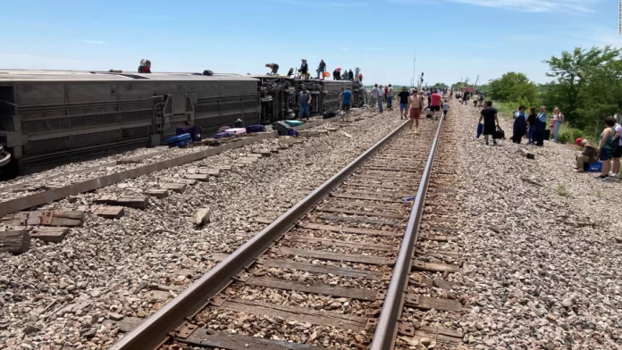 Tren de Amtrak con 243 pasajeros se descarrila y deja 3 muertos-MiamiNews24