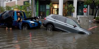 La tormenta tropical Alex azota con fuertes lluvias causando grandes inundaciones-MiamiNews24