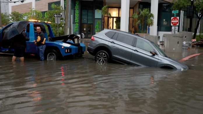 La tormenta tropical Alex azota con fuertes lluvias causando grandes inundaciones-MiamiNews24