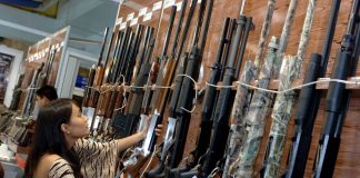 Senadores firman acuerdo para frenar la violencia con armas de fuego