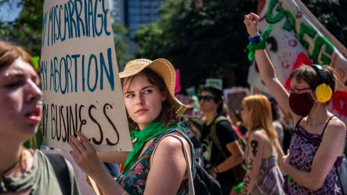 manifestantes proaborto downtown miami