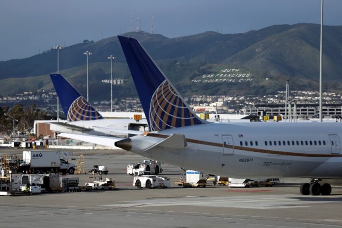 Cientos de vuelos cancelados en EEUU por falta de pilotos