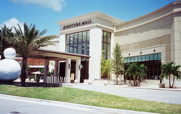 arrestado voyeurismo aventura mall