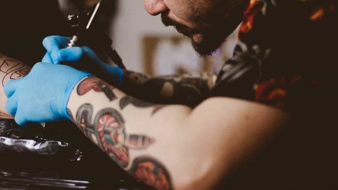 Los tatuajes ponen en riesgo nuestra salud - miami news 24