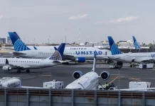 Comienza el reestablecimiento de los vuelos tras cierre prolongado del Gobierno