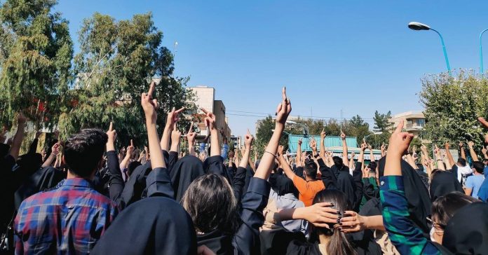 Alrededor de 23 menores han muerto tras represión de las protestas en Irán - miaminews24