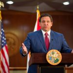 DeSantis anuncia eliminación de procesos burocráticos para solicitudes de ayuda Ron DeSantis procesos burocráticos-miaminews24