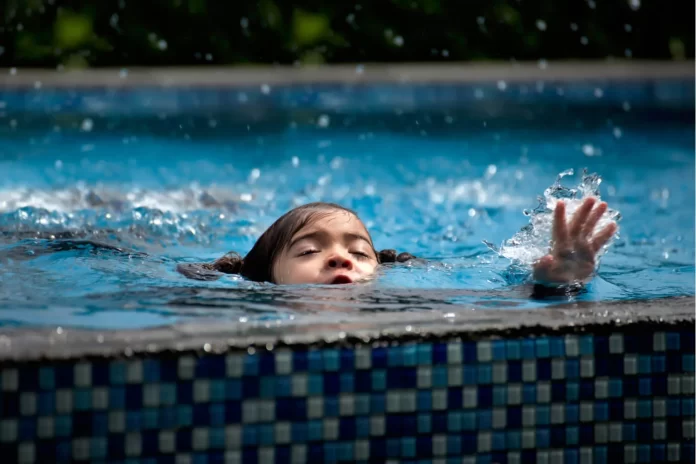 caída niña piscina miami-miaminews24