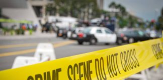 mujer apuñala roomie