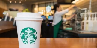 Cliente de Starbucks deja propina en dólares quedándose sin vacaciones - miaminews24