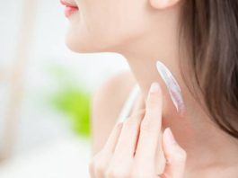 La limpieza facial también debe extenderse hasta el cuello y escote - miaminews24
