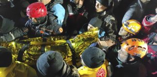 Rescatistas encuentran sobrevivientes tras el sismo en Turquía - miaminews24