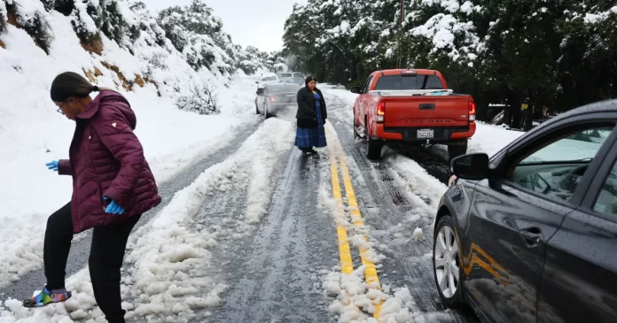 Californianos se quedan sin electricidad por la tormenta invernal - miaminews24