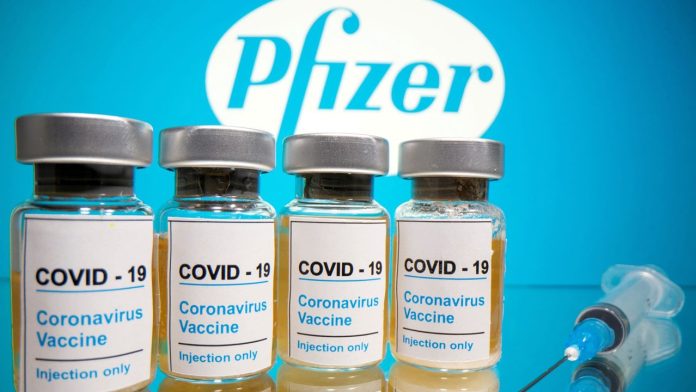 directivo Pfizer efectos vacuna