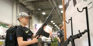 Proponen reducir la edad mínima para la compra de armas largas en Florida compra arma fuego Florida-miaminews24