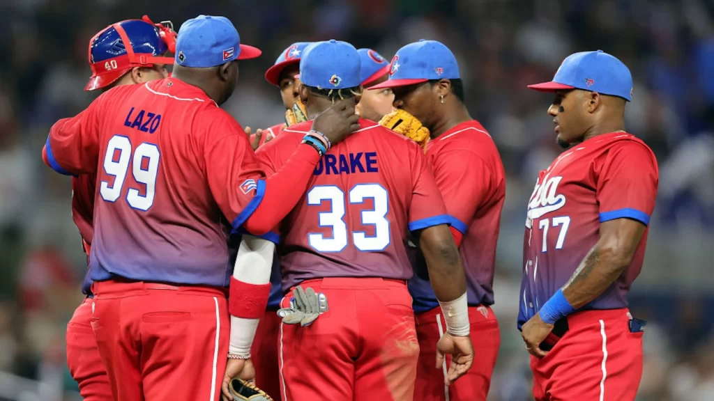 El receptor cubano debutó en el campeonato de Cuba (Serie Nacional de Cuba) a los 18 años