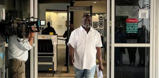 Liberan a hombre que pasó 34 años en prisión por un crimen que no cometió Hombre Florida prisión error-miaminews24