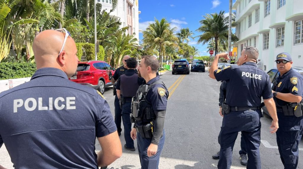 La Policía de Miami Beach incautó cuatro armas de fuego este fin de semana y dictan toque de queda.