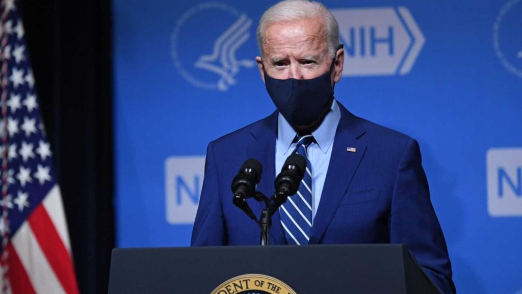 Una corte de apelaciones bloqueó la orden del presidente Joe Biden, que obligaba a los empleados federales a vacunarse contra el COVID-19.