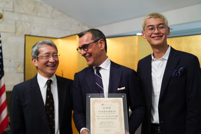 Restaurador Álvaro Pérez recibe un premio por su cocina japonesa - miaminres24