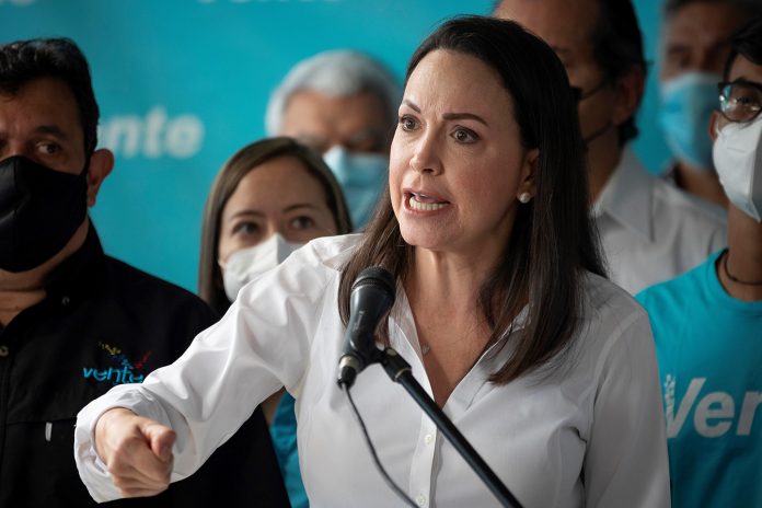 La opositora venezolana propone una elección para renovar el liderazgo antichavista