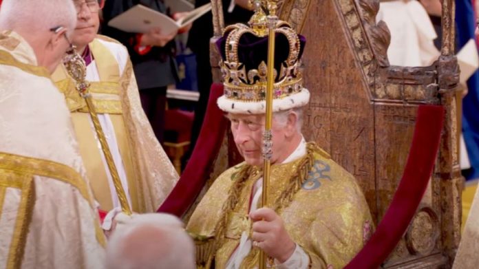 inicia una nueva etapa este sábado con la coronación del rey Carlos III, en una ceremonia que se remonta a épocas medievales, pero con toques modernos en el Reino Unido. 