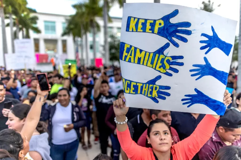 Inmigrantes caravana California Florida 